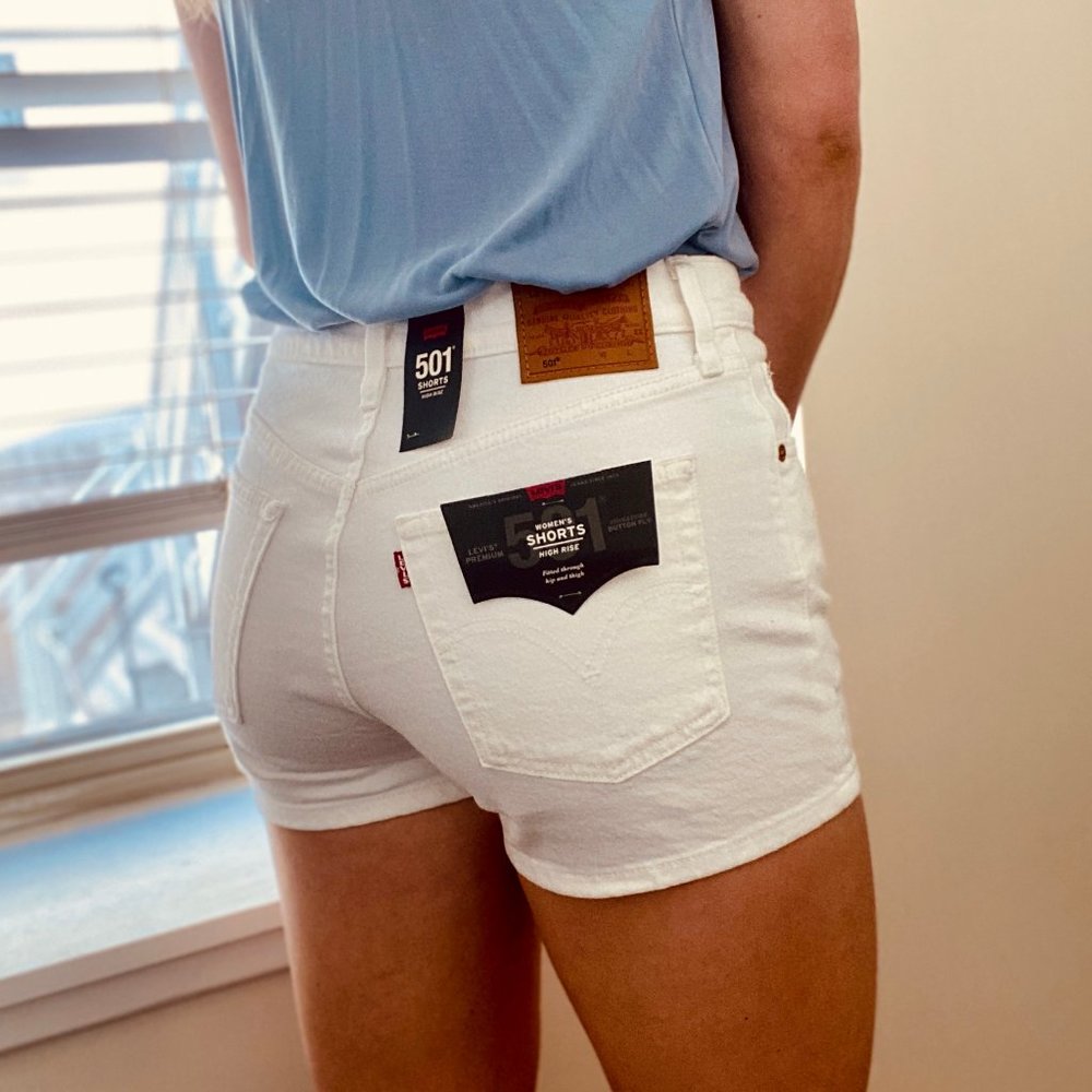 Levi’s White Denim Shorts - Picture 3 of 7